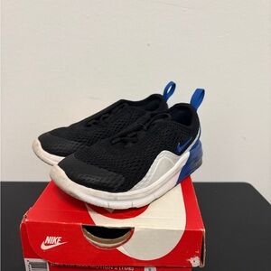 Nike Kids Black and White Sneakers with Blue Accents